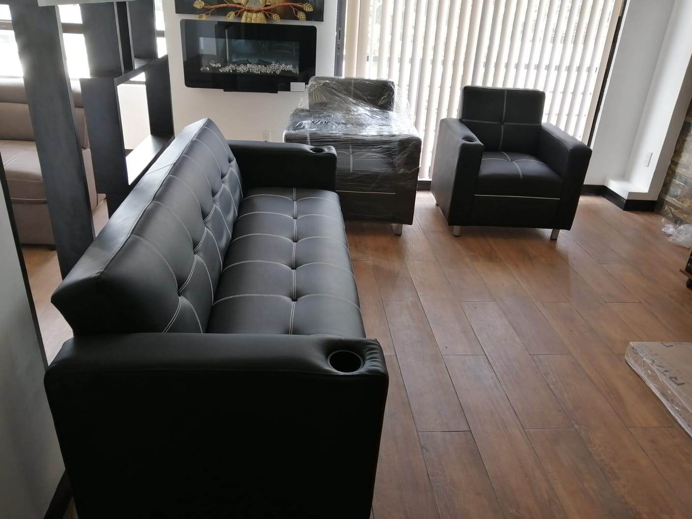 Cargar video: SOFA CANA MODERNO